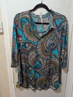 Women’s Paisley Print V-neck Ruffle Neckline Medium Tunic Top. 3/4 Sleeve